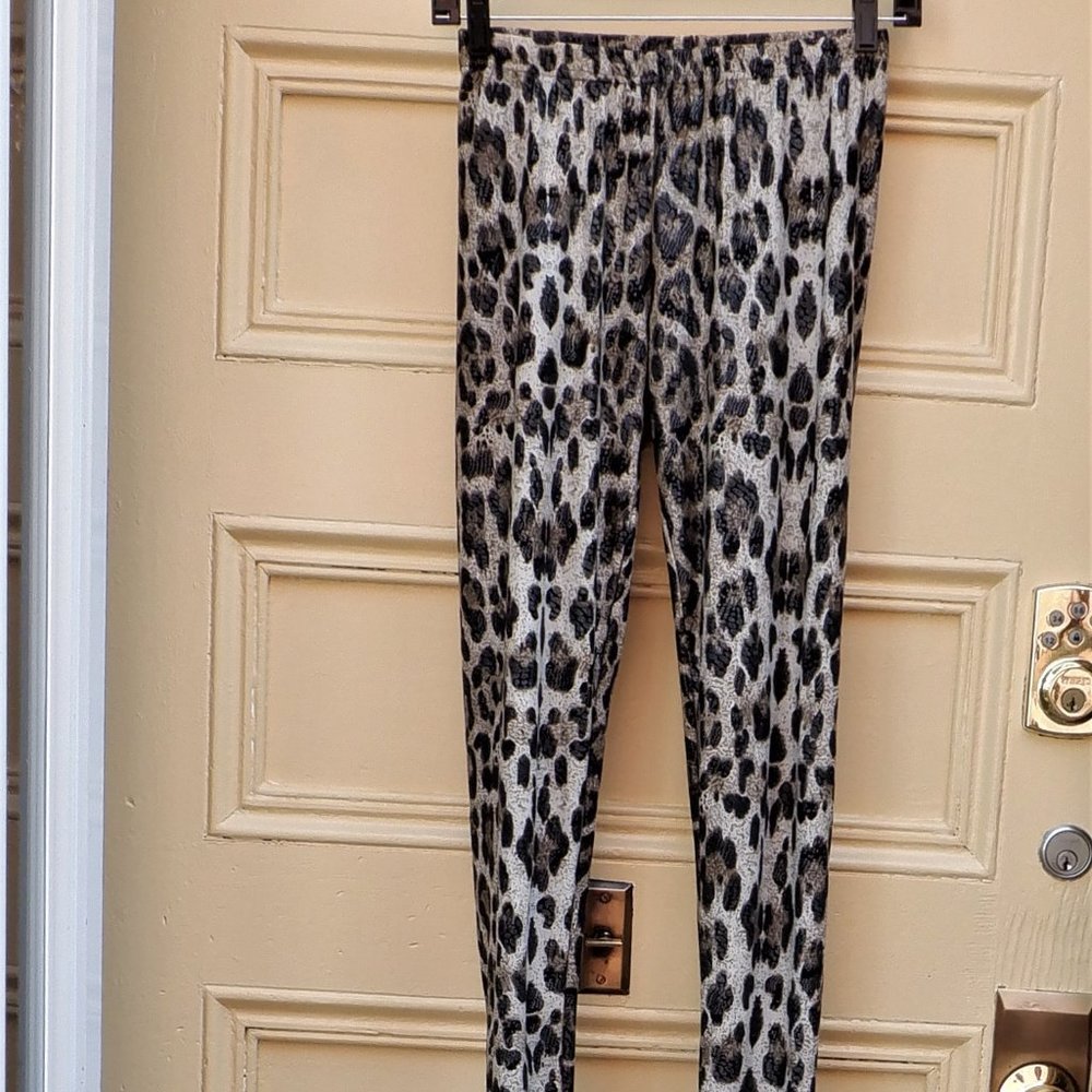 *** STREETWEAR ** Silky ~ BRAND NEW